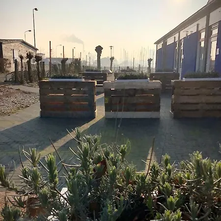 De Biesbosch - In 't Riet 住宿加早餐酒店 *